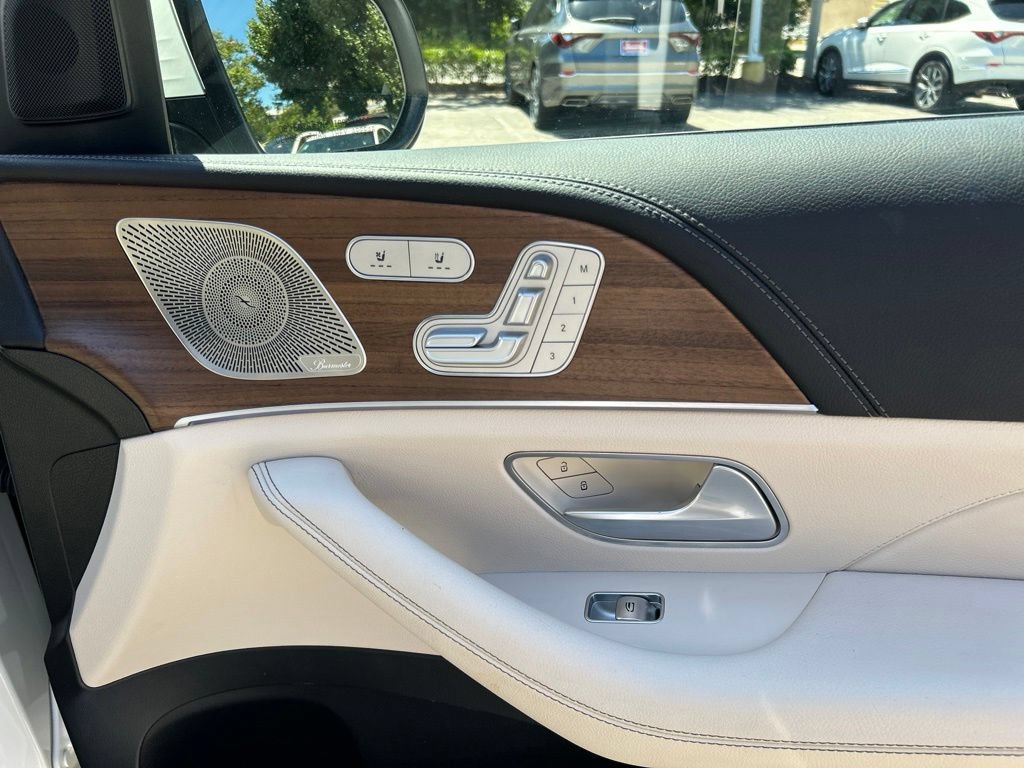 Used 2025 Mercedes-Benz GLS 580 4MATIC image 22