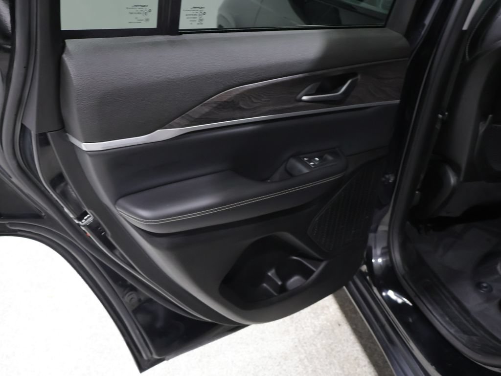 Used 2023 Jeep Grand Cherokee Limited AWD/4WD image 18