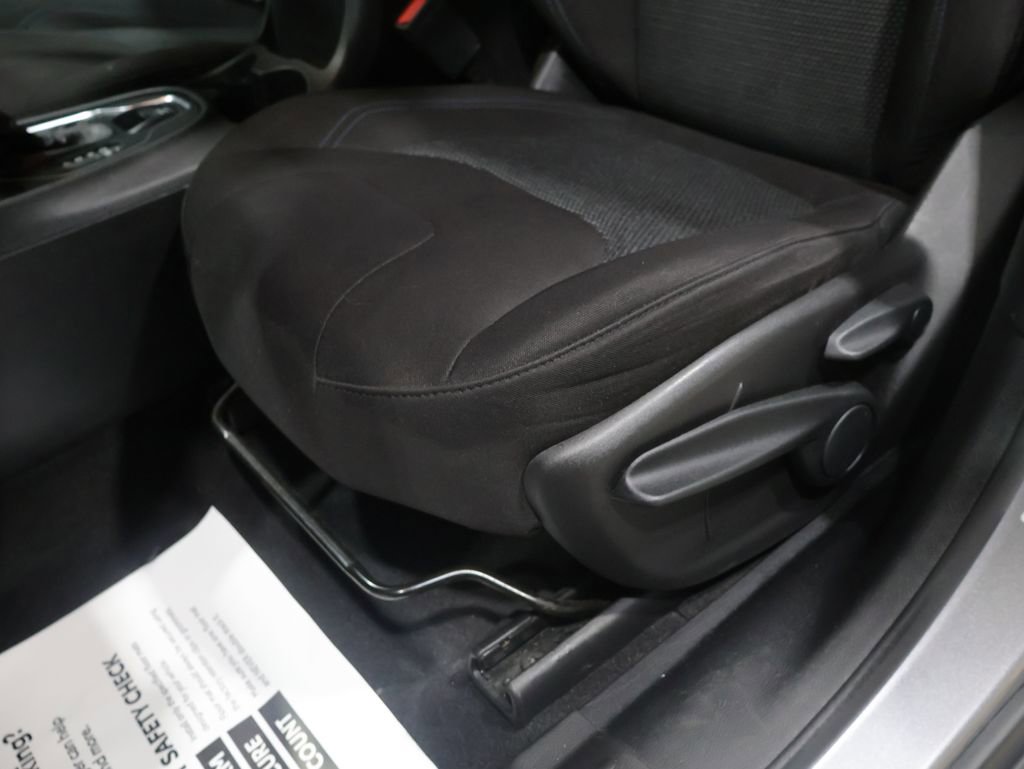 Used 2019 Jeep Cherokee Latitude w/ Popular Appearance Group image 12