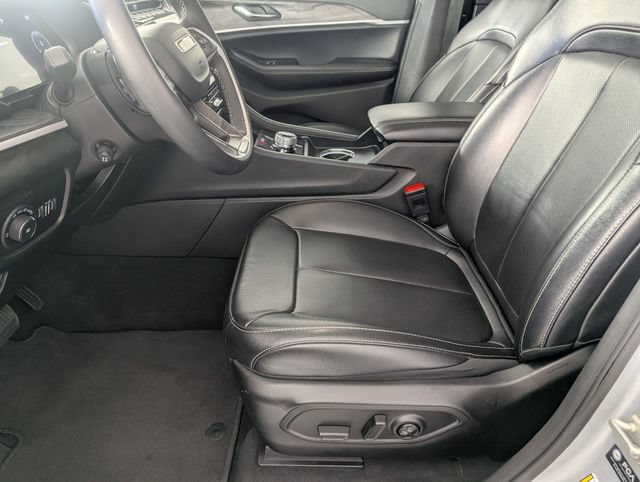 Certified 2024 Jeep Grand Cherokee L Limited w/ Luxury Tech Group II AWD/4WD image 14