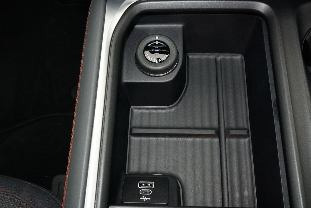 Used 2025 Ford Expedition Max Active AWD/4WD image 17