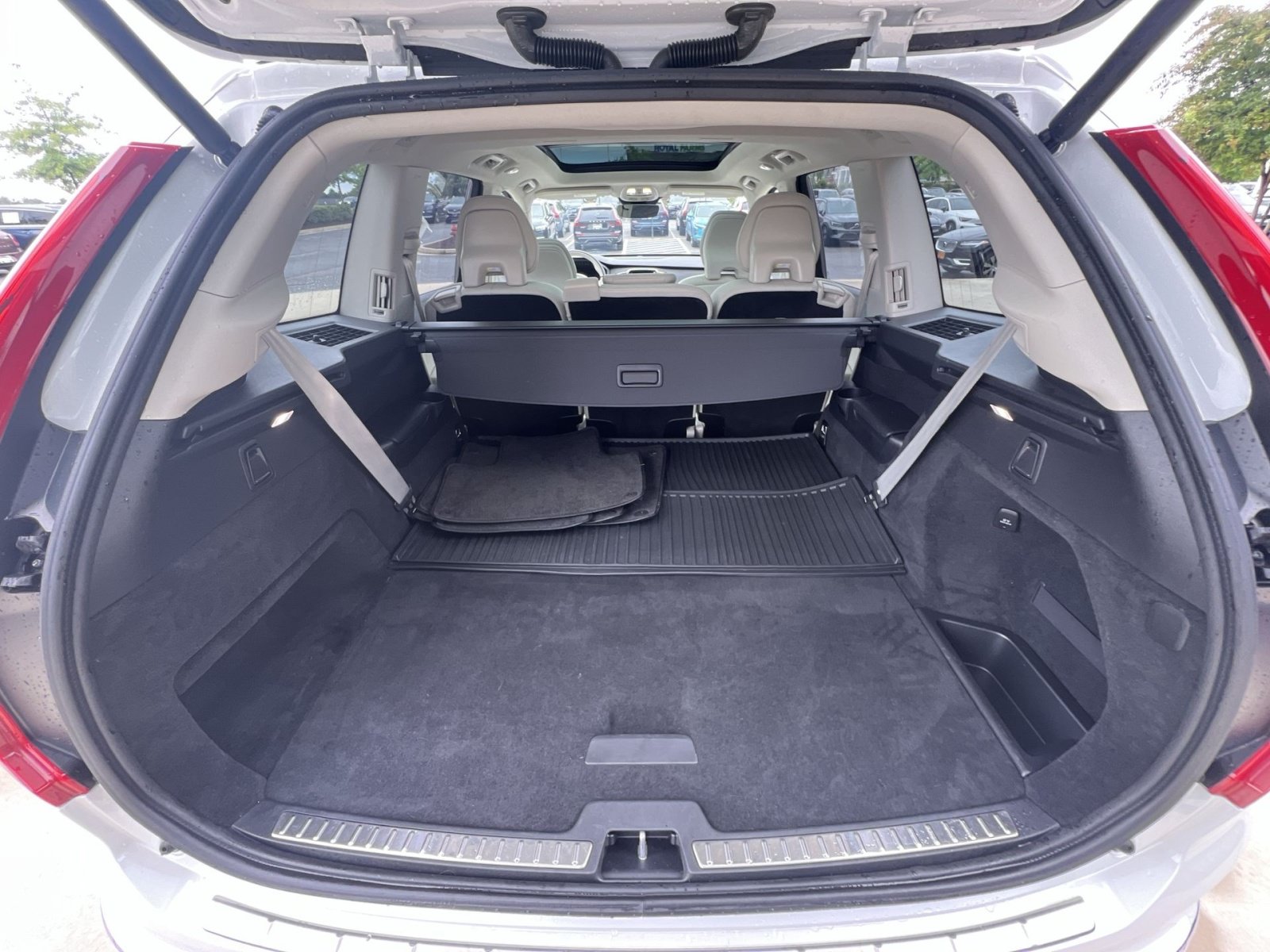 Used 2025 Volvo XC90 B6 Plus w/ Protection Package Premier AWD/4WD image 27