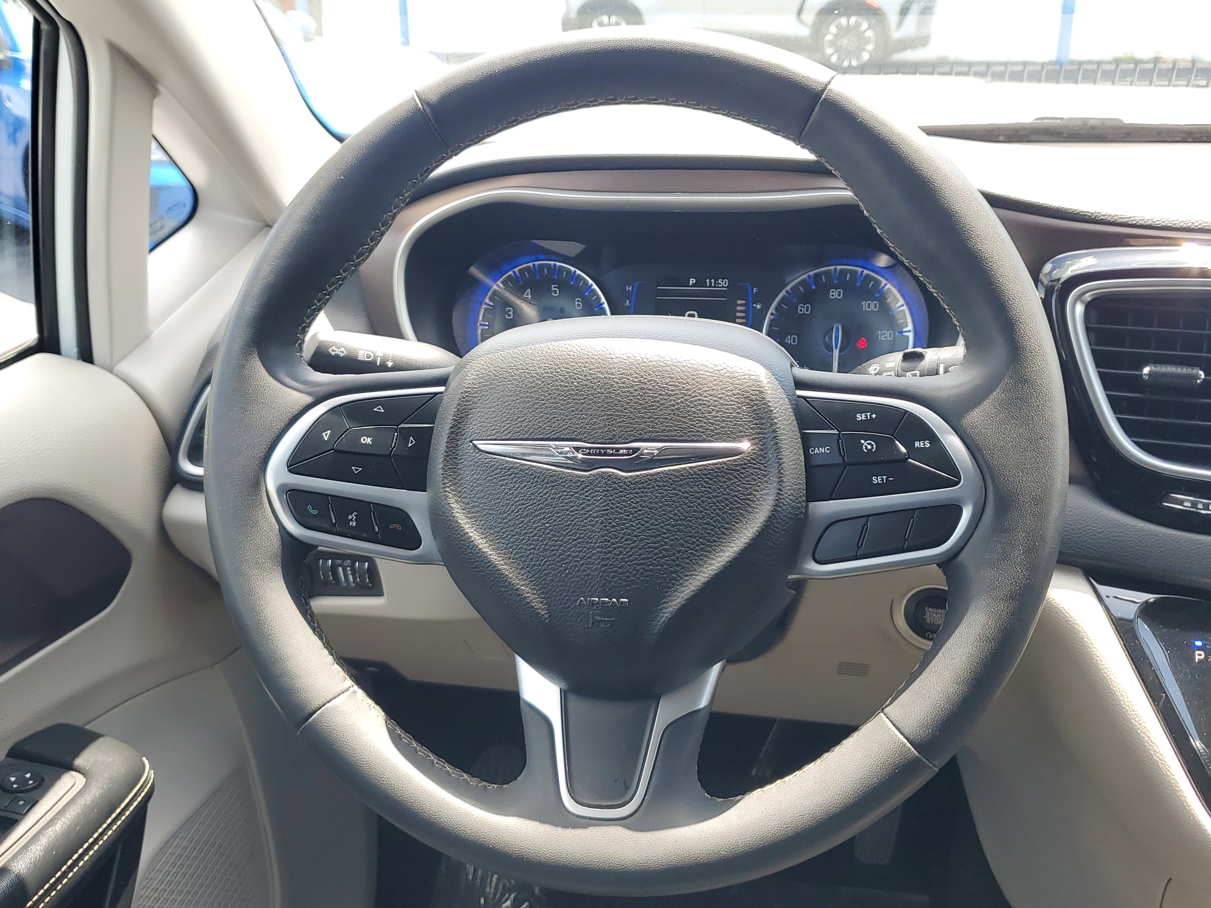 Used 2022 Chrysler Voyager LX image 21