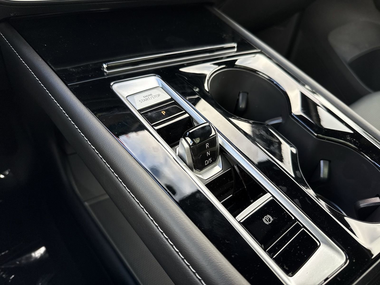 New 2026 Volkswagen Atlas Cross Sport SEL Premium R-Line image 21