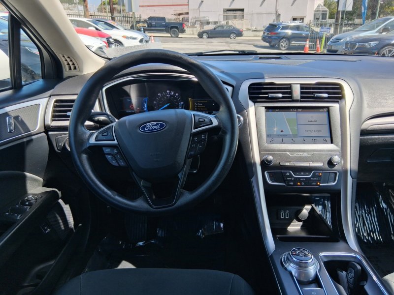 Used 2019 Ford Fusion SE FWD image 10