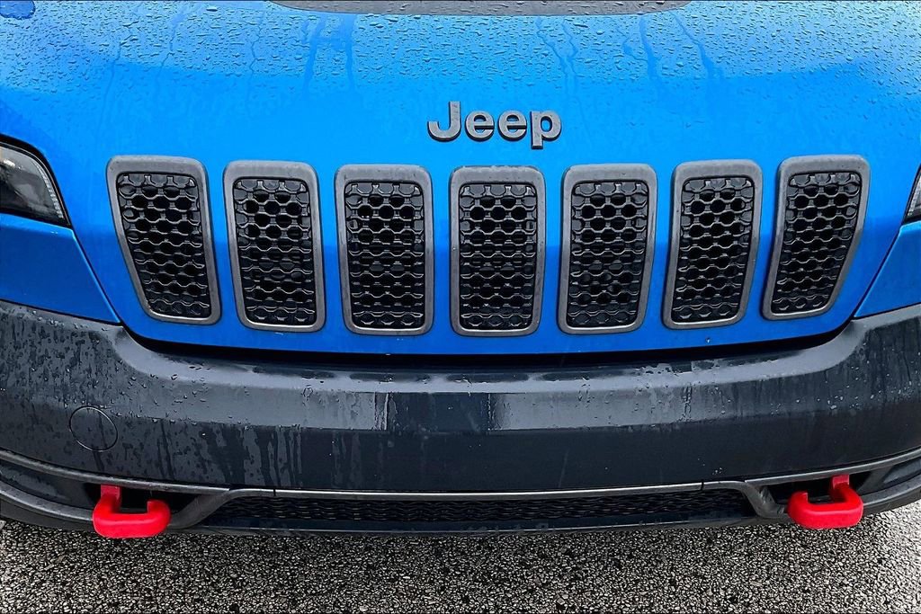 Used 2019 Jeep Cherokee Trailhawk w/ Cold Weather Group image 32