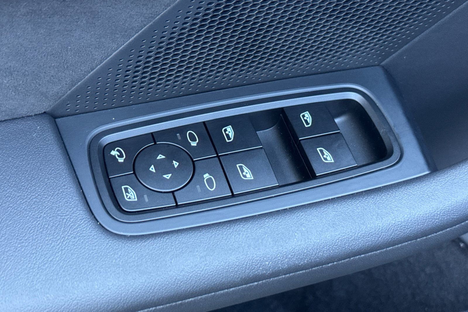 New 2025 Porsche Taycan Turbo GT image 13