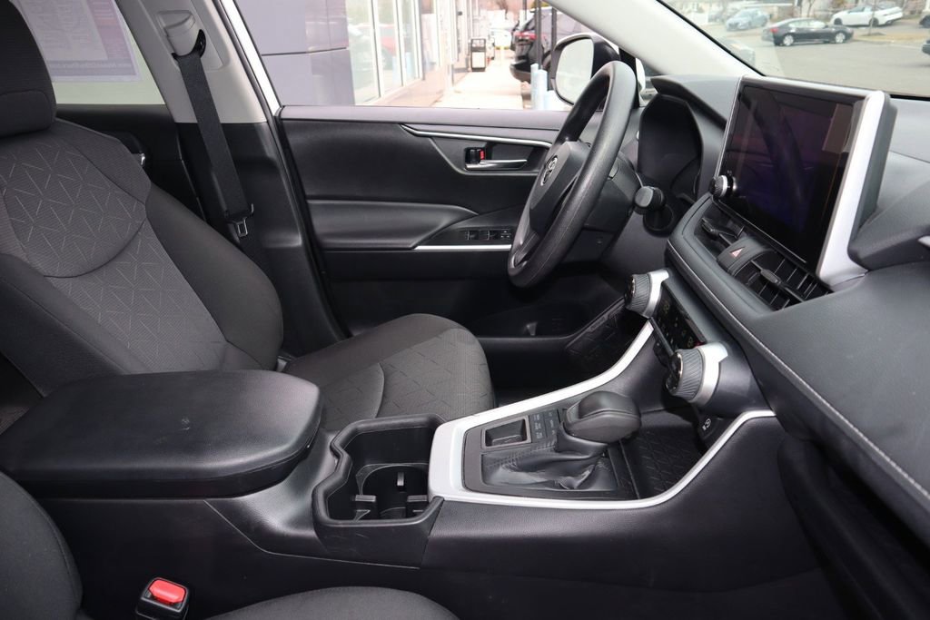 Used 2024 Toyota RAV4 XLE image 29
