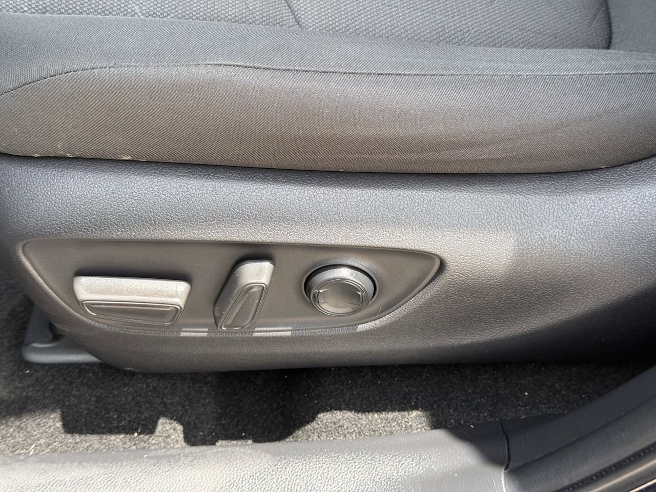 Used 2019 Toyota RAV4 XLE w/ Convenience Package FWD image 24