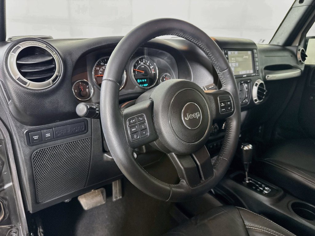 Used 2017 Jeep Wrangler Unlimited Rubicon w/ Connectivity Group AWD/4WD image 9
