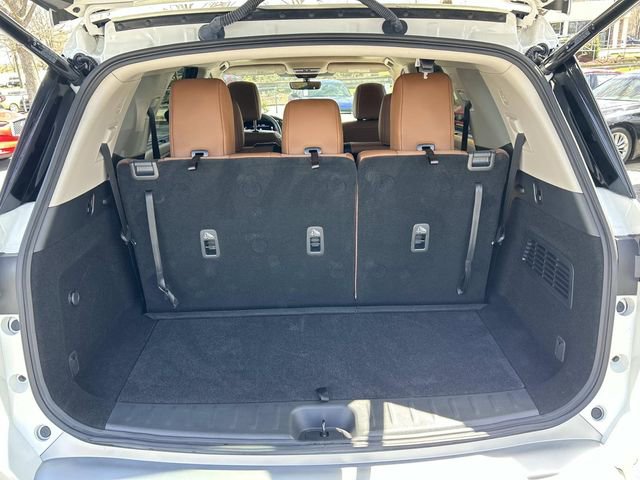 Used 2024 Nissan Pathfinder Platinum w/ Cargo Package image 13