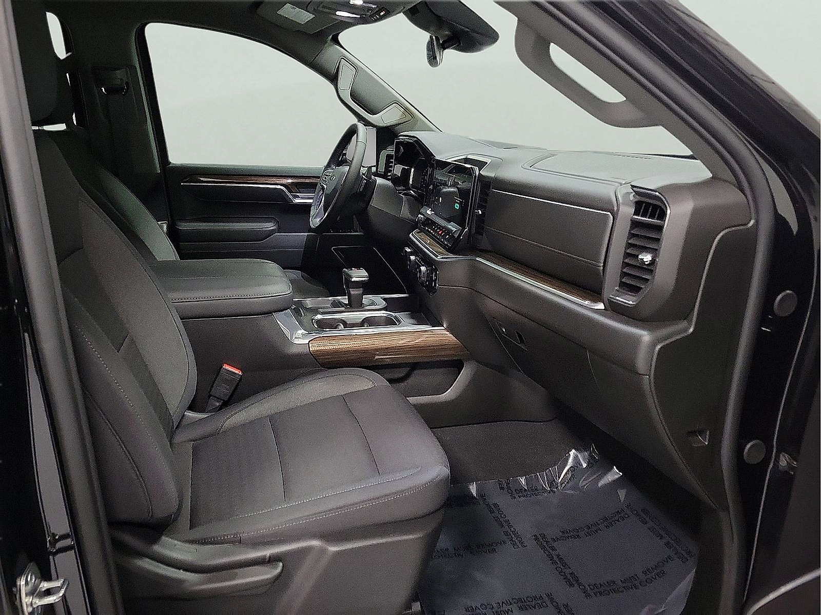 Used 2026 Chevrolet Silverado 1500 RST w/ Redline Edition AWD/4WD image 13
