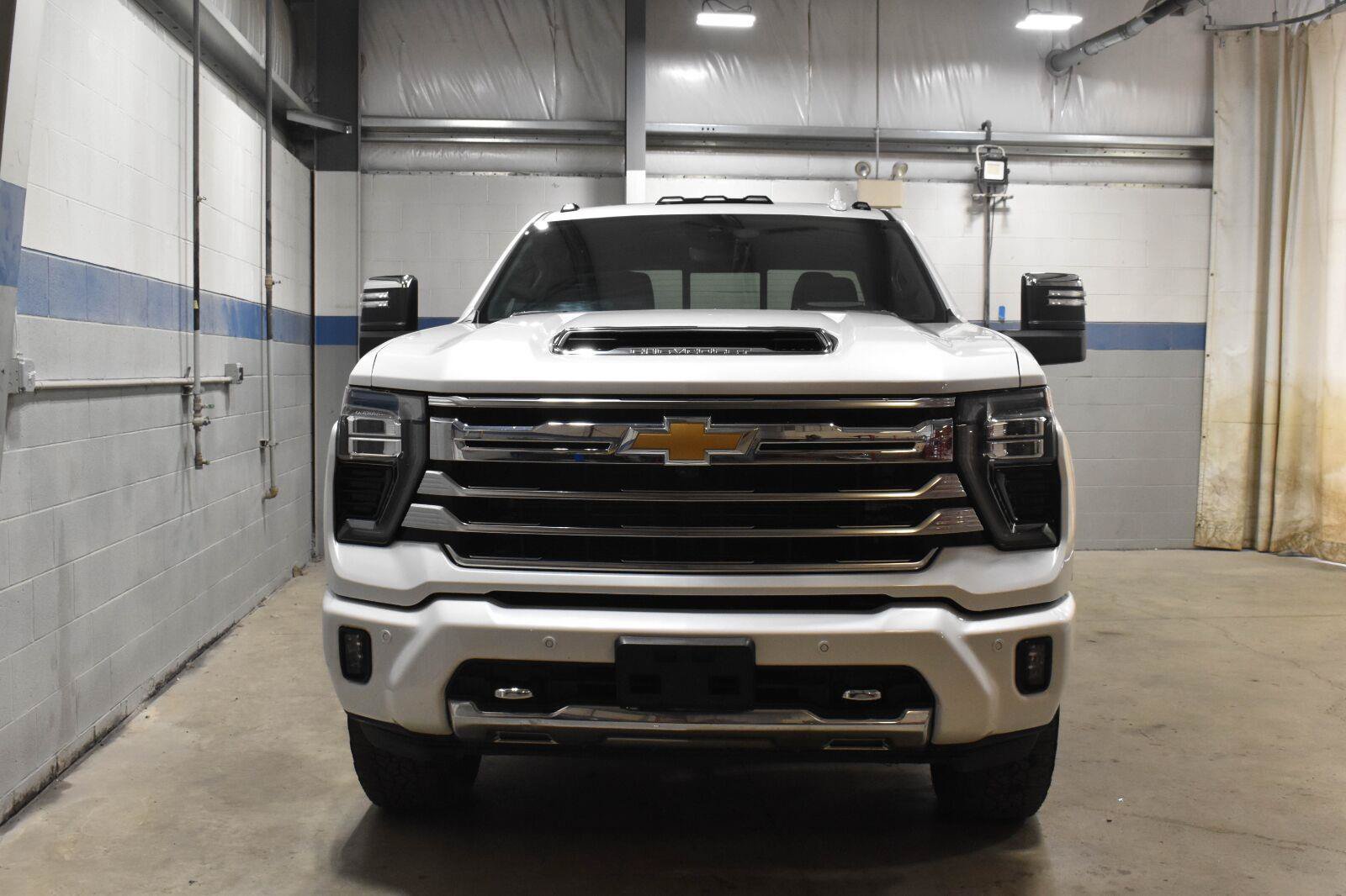 Used 2024 Chevrolet Silverado 3500 High Country w/ High Country Premium Package AWD/4WD image 27