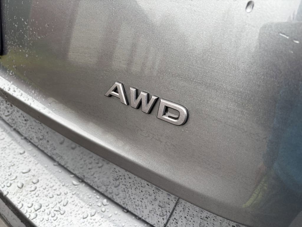 Used 2025 Nissan Rogue SV image 11