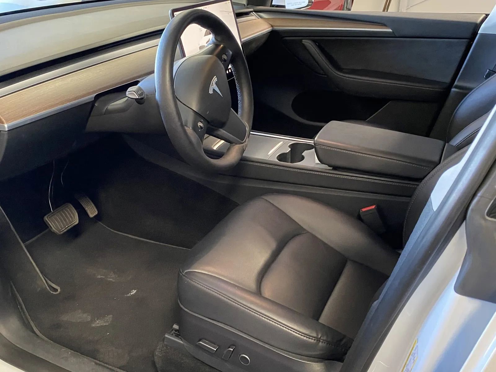 Used 2023 Tesla Model Y AWD image 10