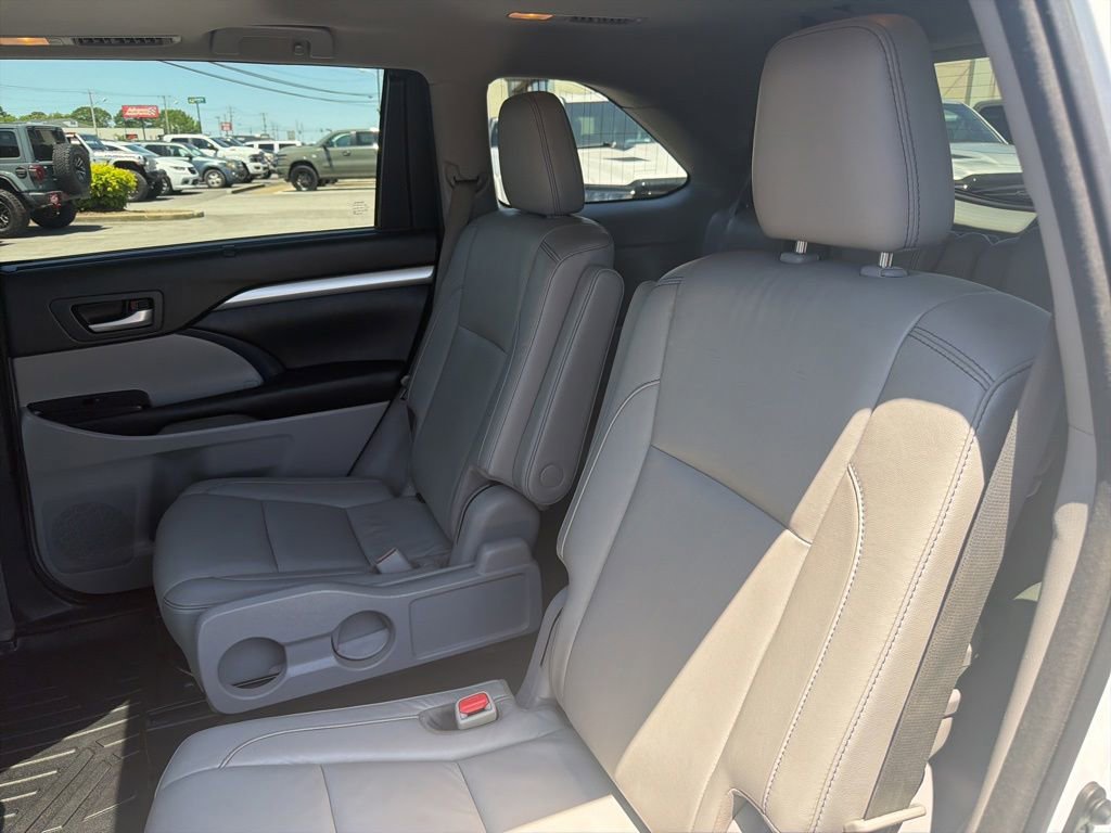 Used 2017 Toyota Highlander XLE FWD image 17