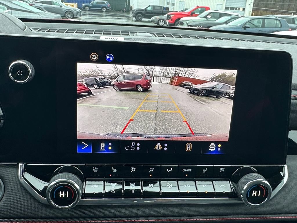 Used 2024 Chevrolet Colorado Z71 w/ Z71 Convenience Package 2 image 17