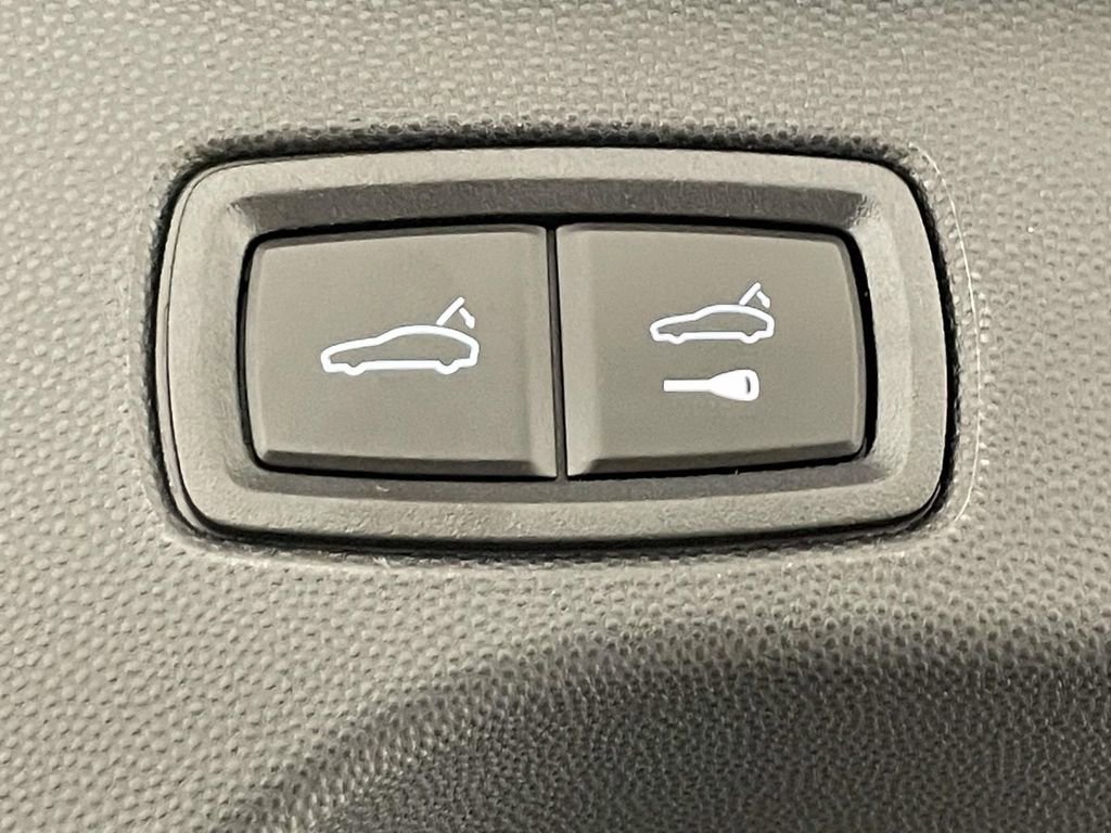 New 2026 Porsche Macan 4 Electric image 22