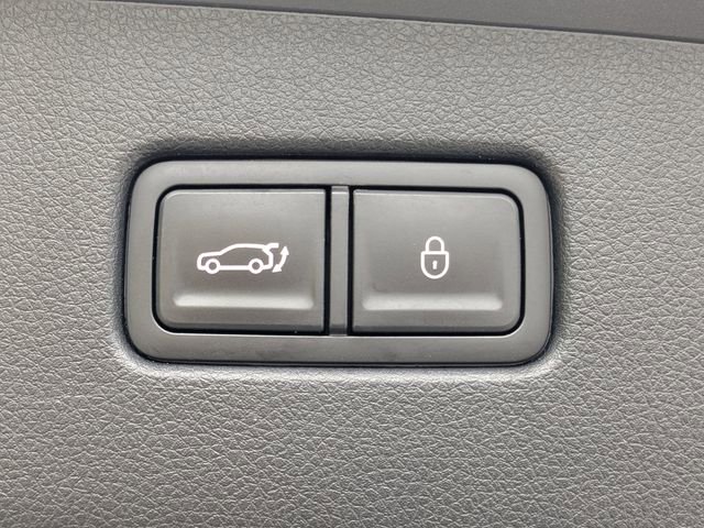 Used 2022 Genesis GV70 2.5T w/ Advanced Package image 14