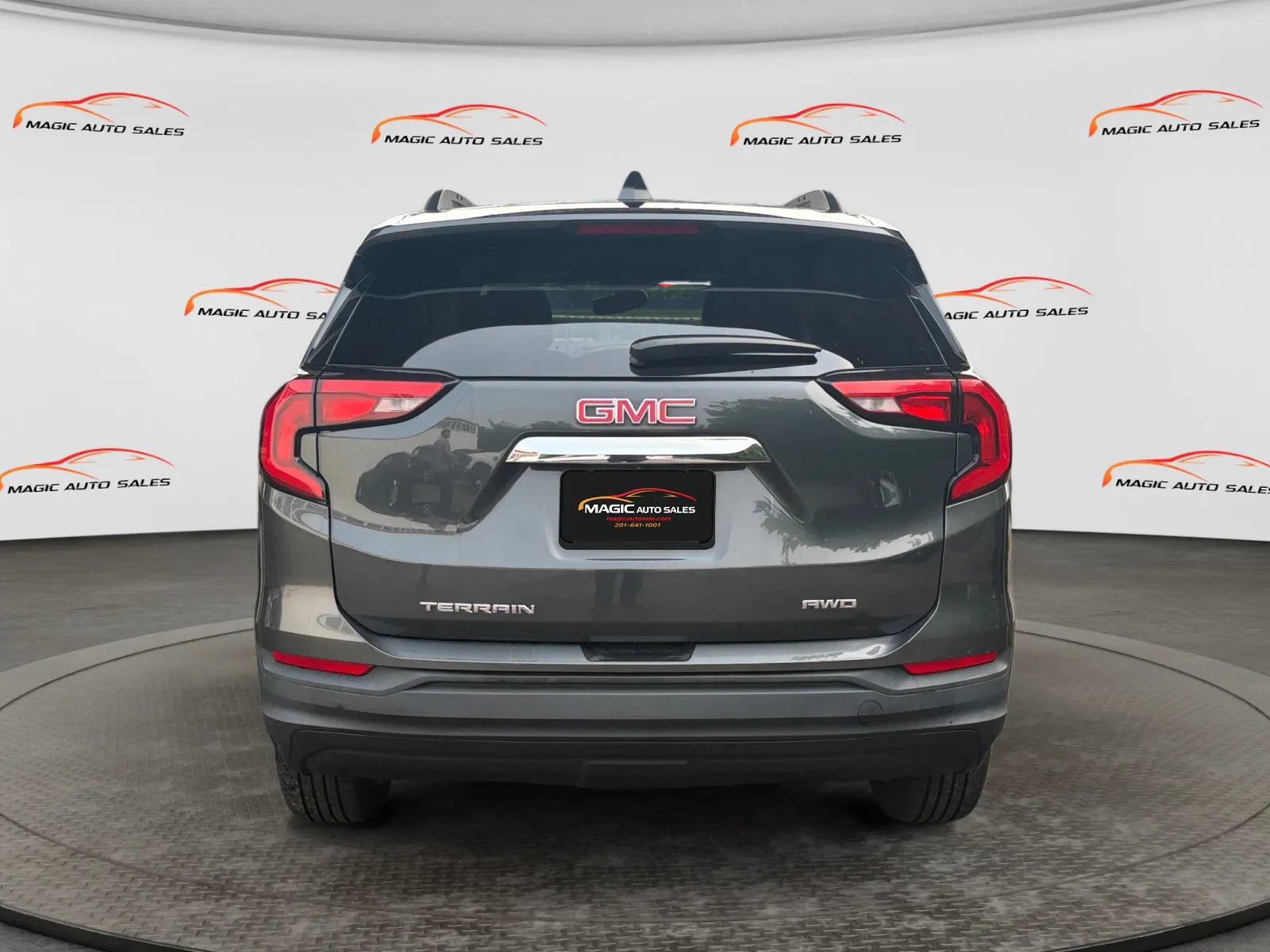 Used 2018 GMC Terrain SLE w/ Driver Convenience Package AWD/4WD image 9