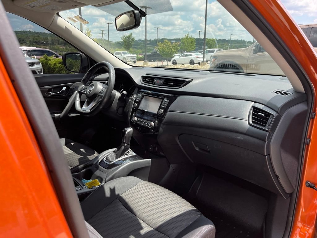 Used 2017 Nissan Rogue SV AWD/4WD image 30