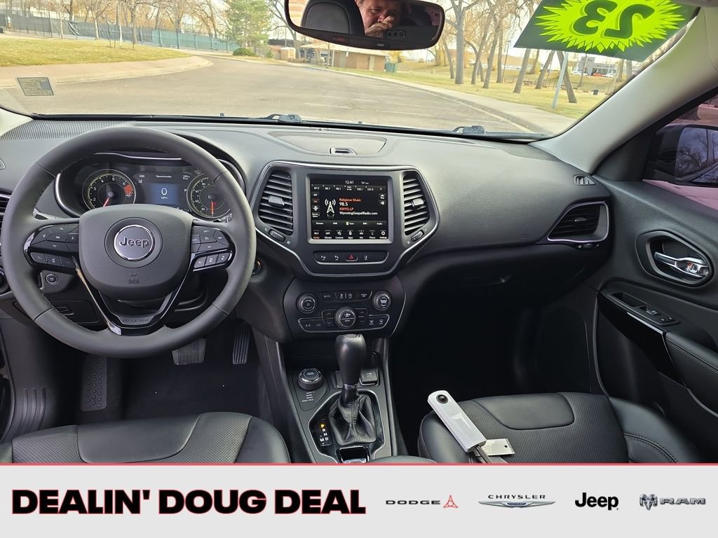 Used 2023 Jeep Cherokee Altitude Lux image 13