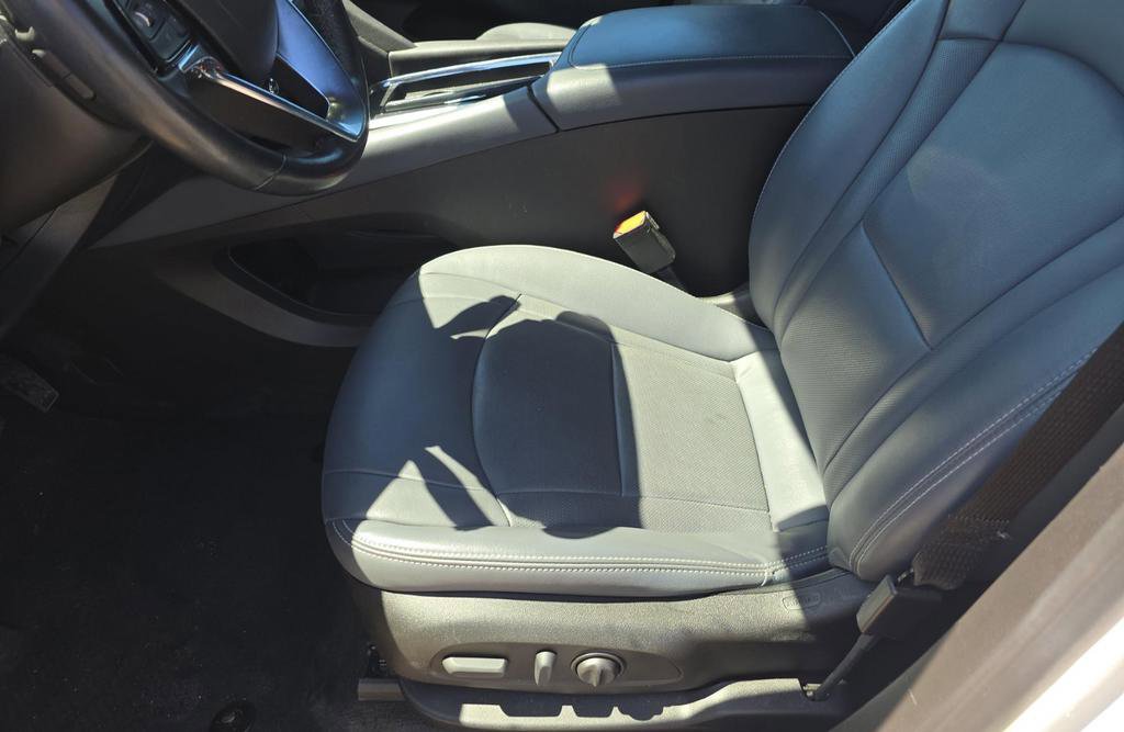Used 2023 Buick Enclave Essence AWD/4WD image 4