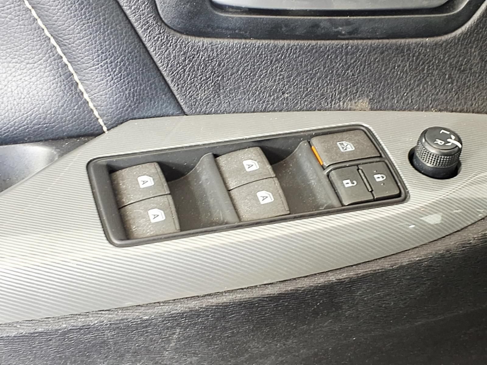 Used 2015 Toyota Sienna SE FWD image 14