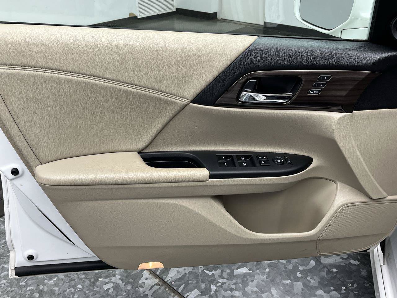 Used 2017 Honda Accord Touring image 8