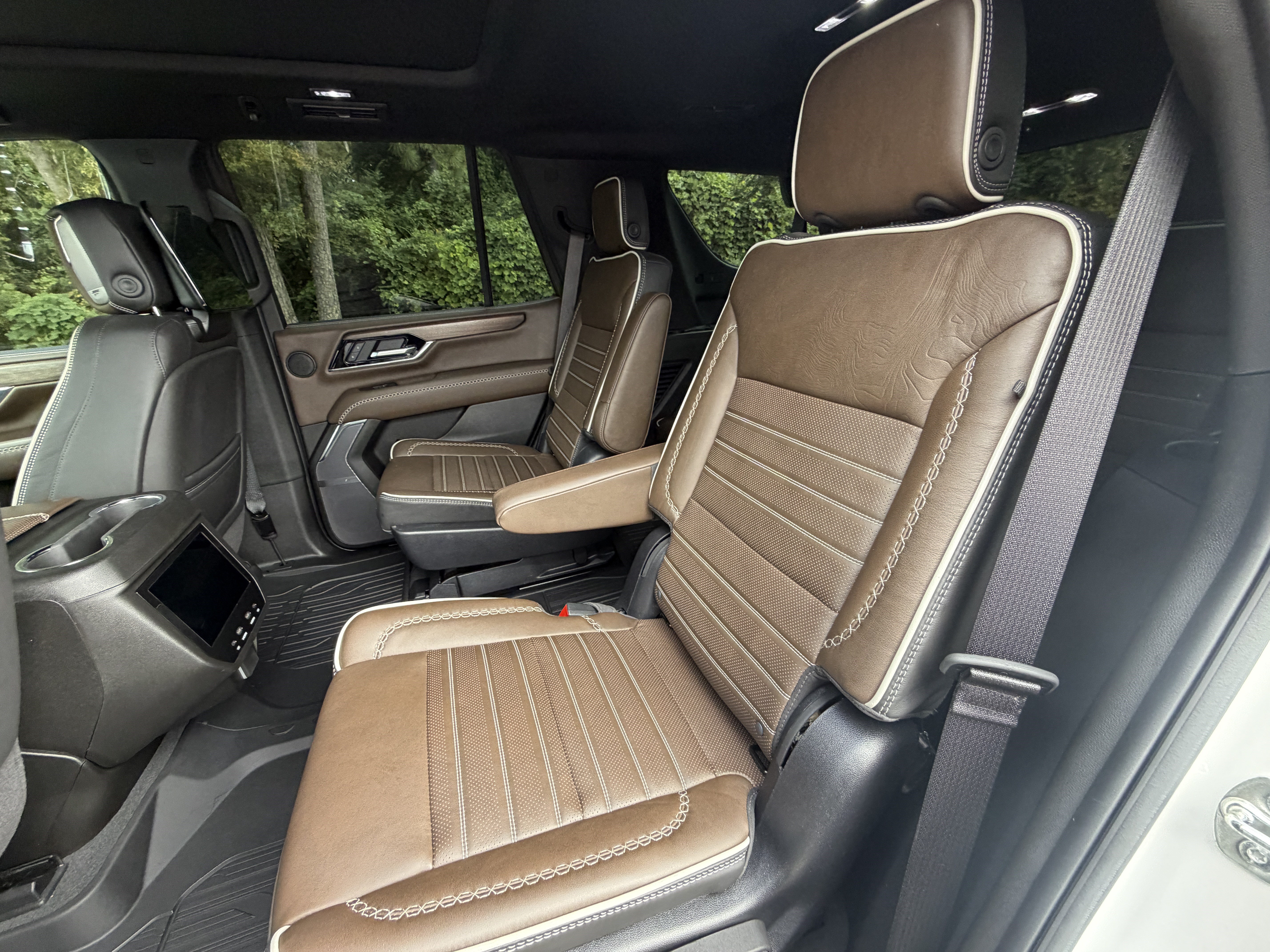 Used 2025 GMC Yukon Denali Ultimate AWD/4WD image 19