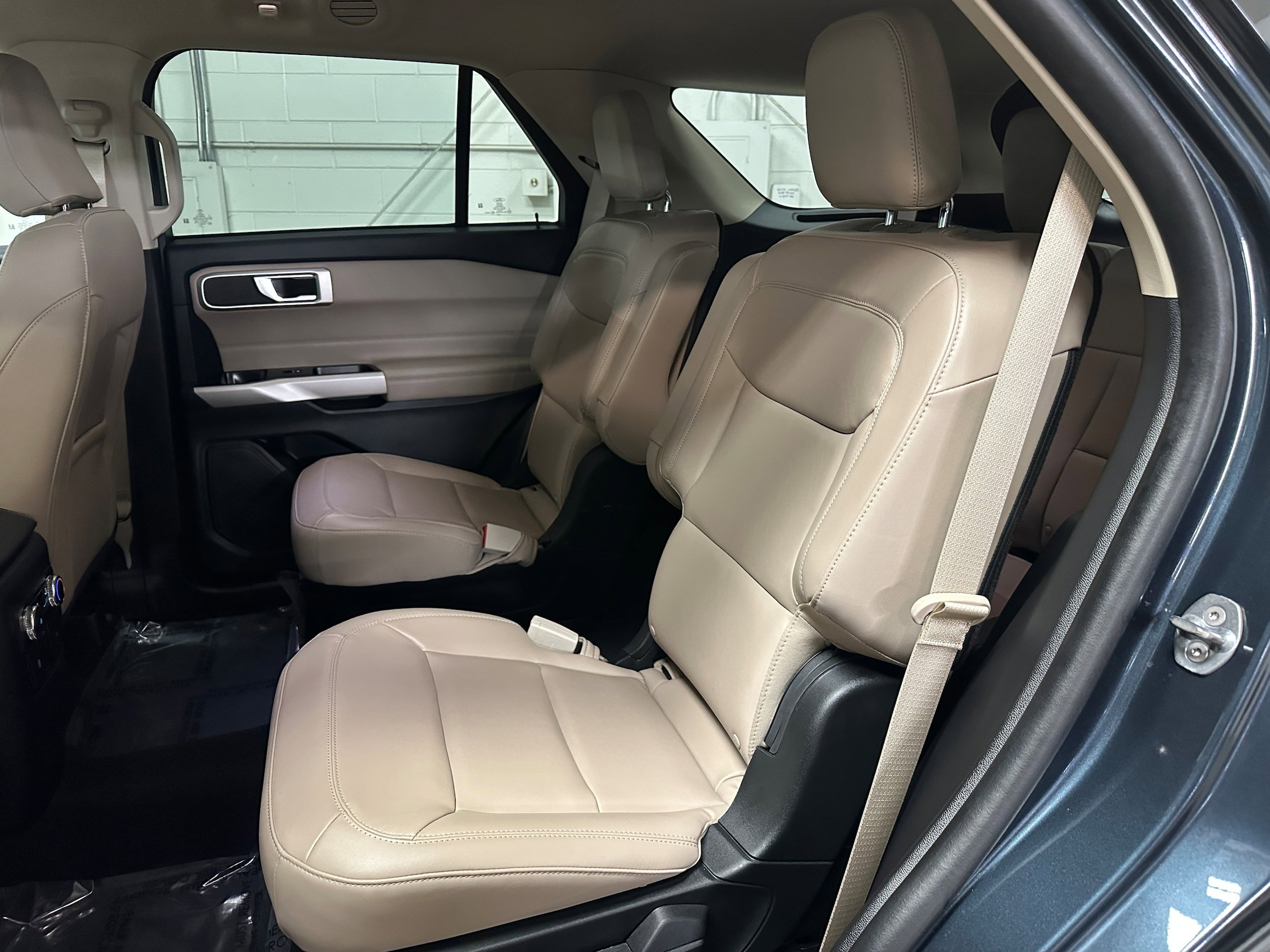 Used 2023 Ford Explorer XLT w/ Equipment Group 202A AWD/4WD image 10