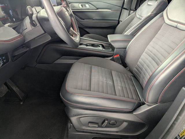 Used 2025 Ford Explorer ST-Line w/ ST-Line Street Pack image 13