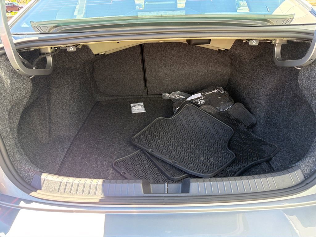 Certified 2022 Volkswagen Jetta S FWD image 24