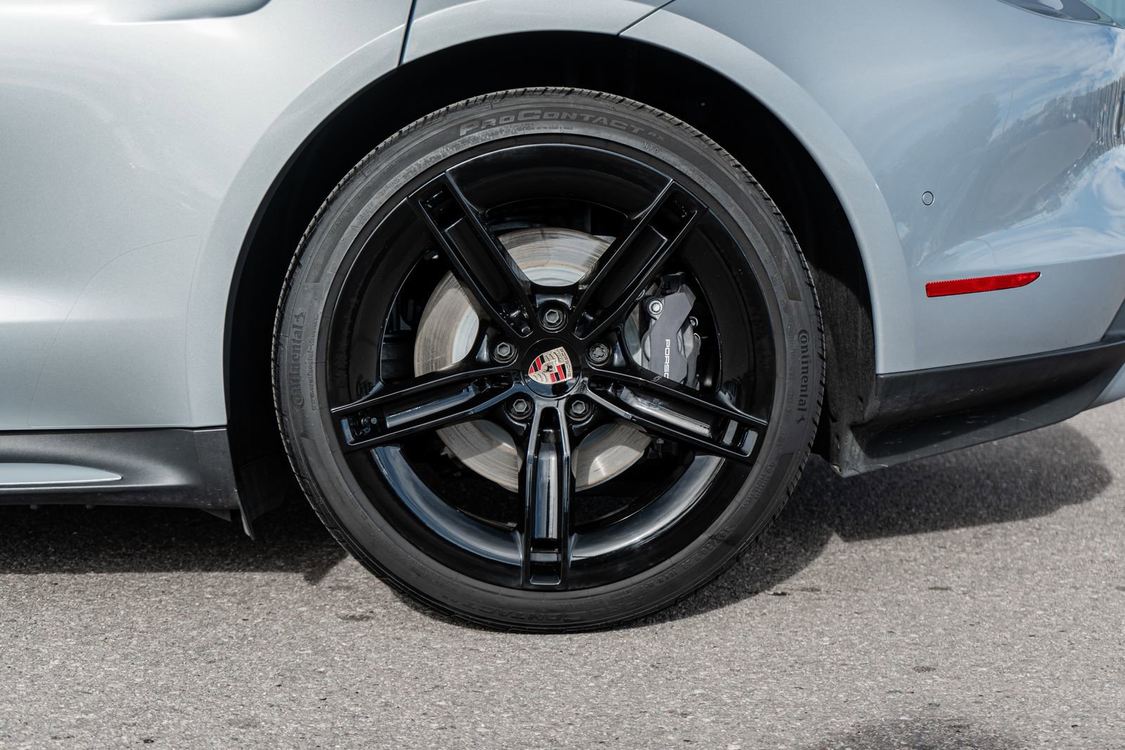 Used 2025 Porsche Taycan image 7