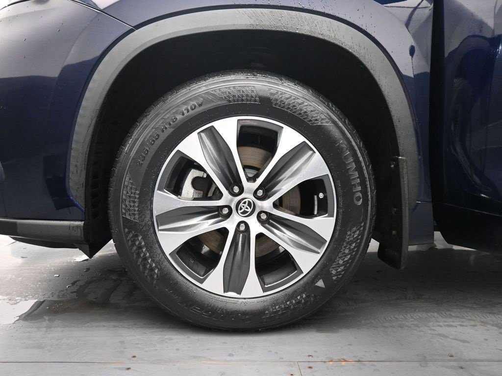 Used 2020 Toyota Highlander XLE image 25