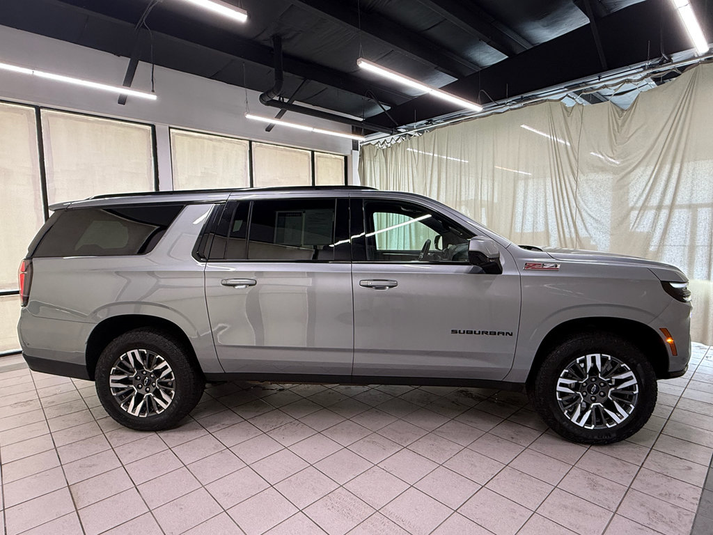 Used 2025 Chevrolet Suburban Z71 AWD/4WD image 3