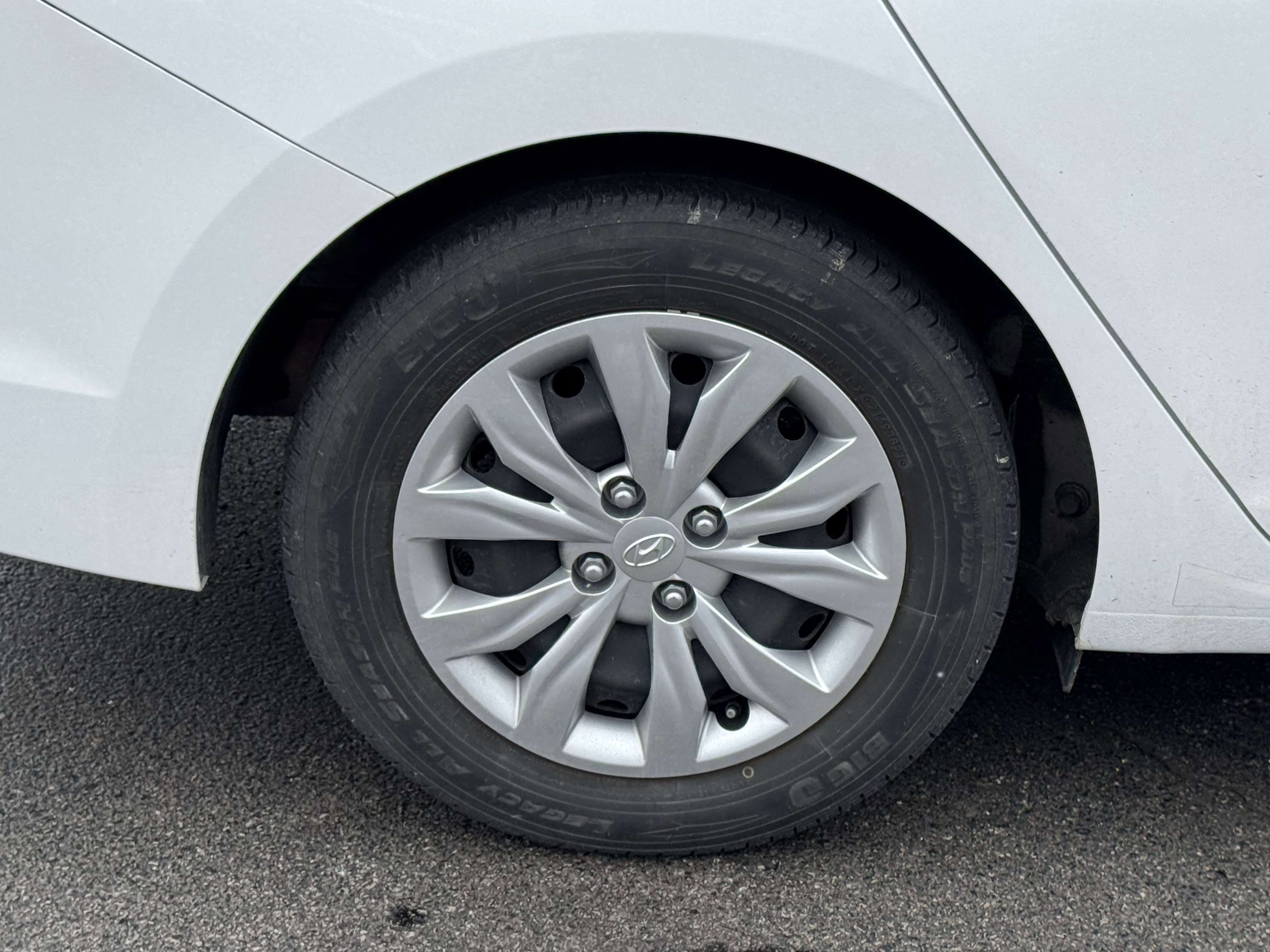 Used 2018 Hyundai Accent SE image 19