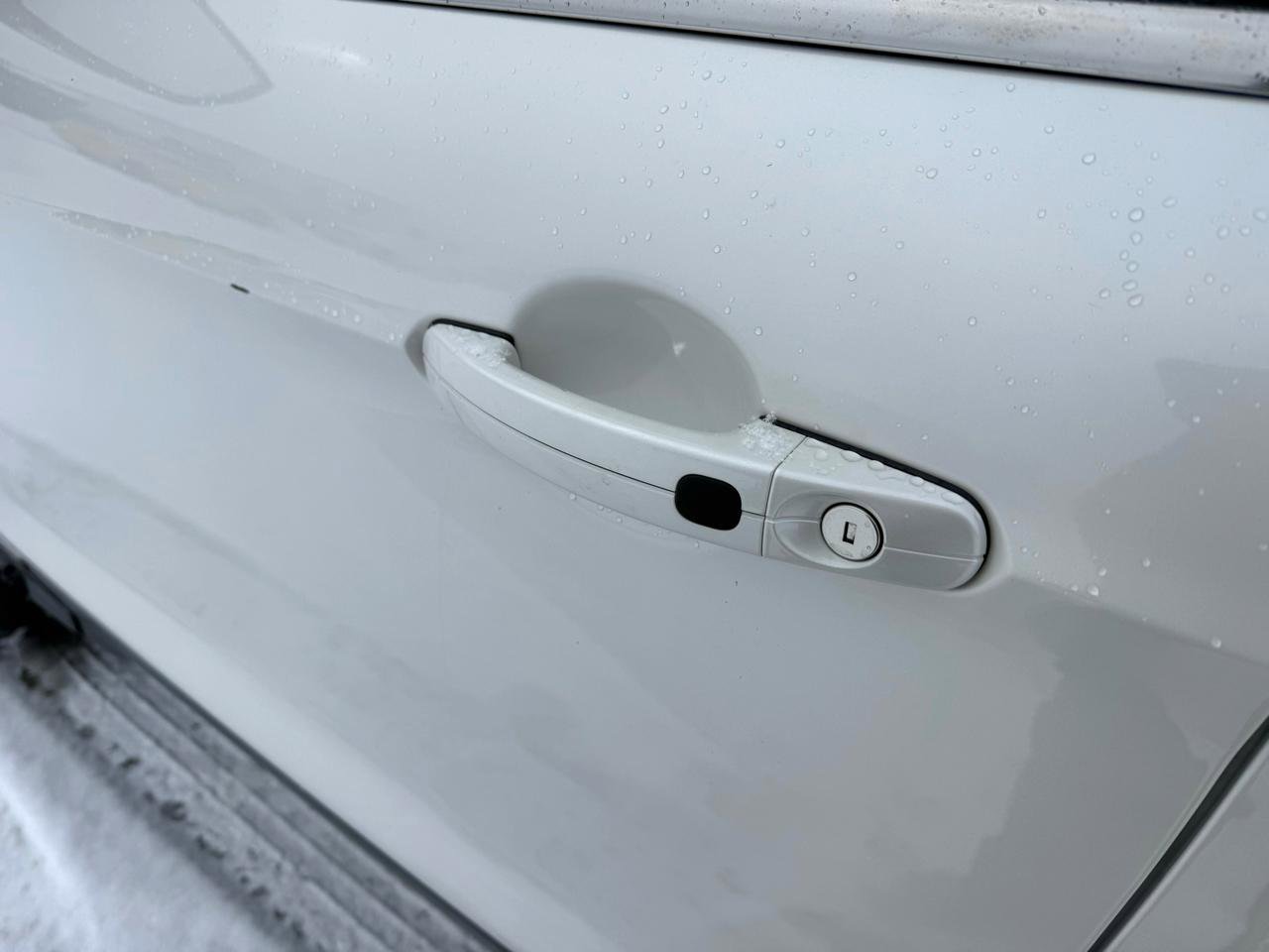 Used 2016 Ford Escape Titanium w/ Equipment Group 301A image 9