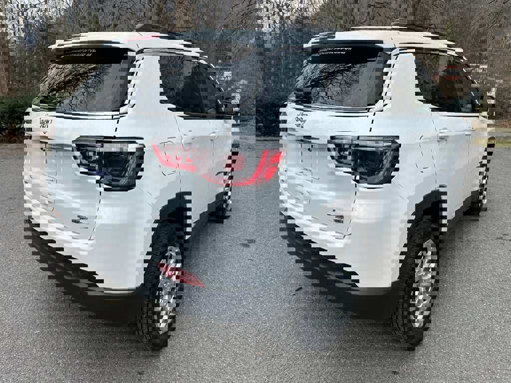 Used 2024 Jeep Compass Latitude image 3