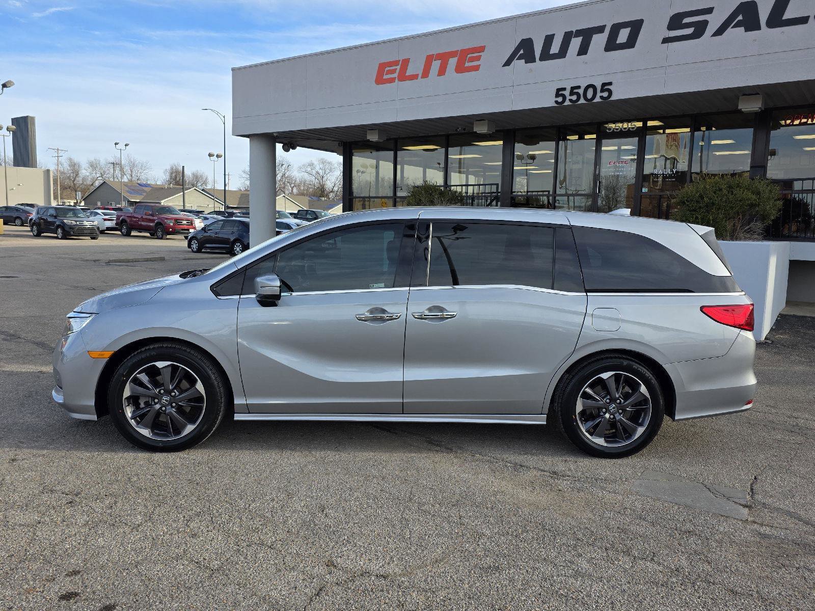 Used 2023 Honda Odyssey Elite image 8
