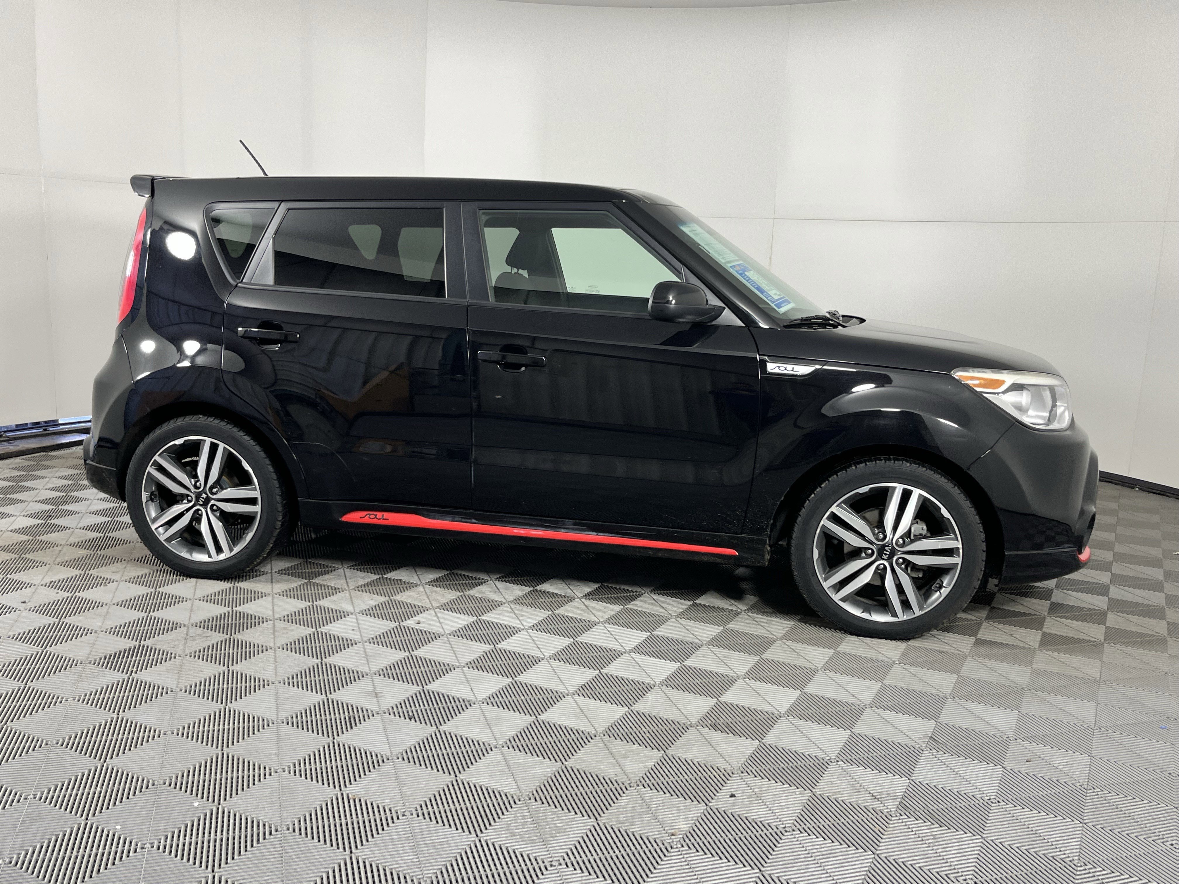 Used 2015 Kia Soul + image 7