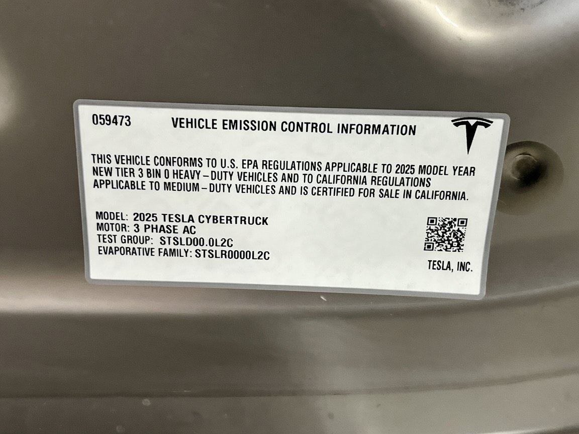 Used 2025 Tesla Cybertruck AWD Crew Cab image 23