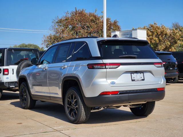 New 2025 Jeep Grand Cherokee Altitude RWD image 4