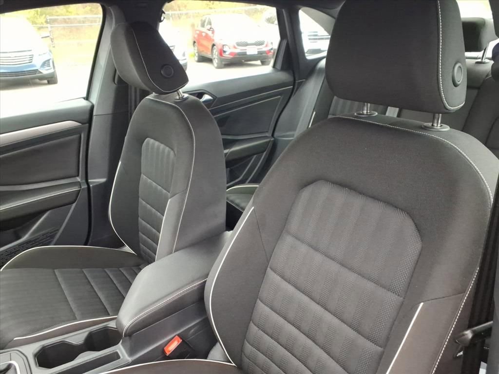 Used 2023 Volkswagen Jetta Sport image 15