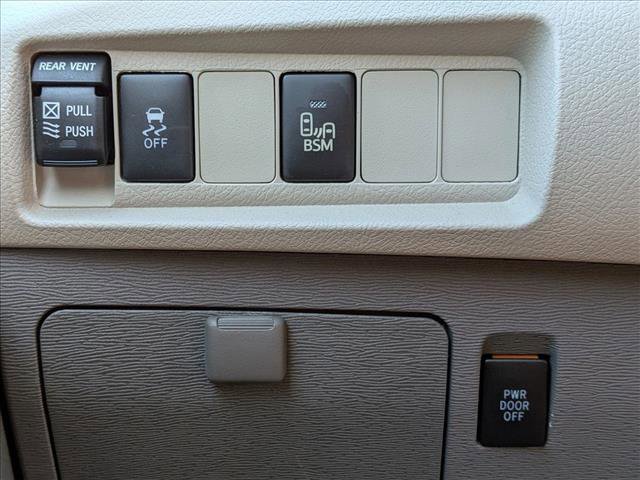 Used 2017 Toyota Sienna XLE AWD/4WD image 11