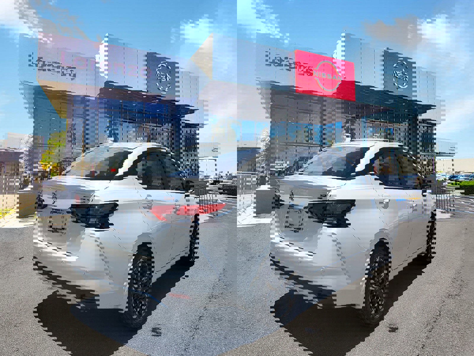 New 2025 Nissan Versa SR w/ Trunk Package image 4