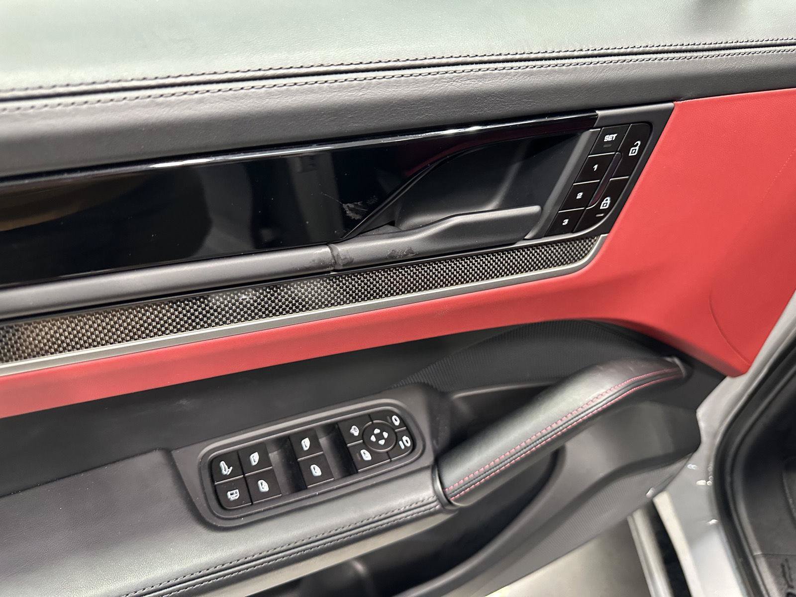Certified 2025 Porsche Cayenne Turbo AWD/4WD image 17