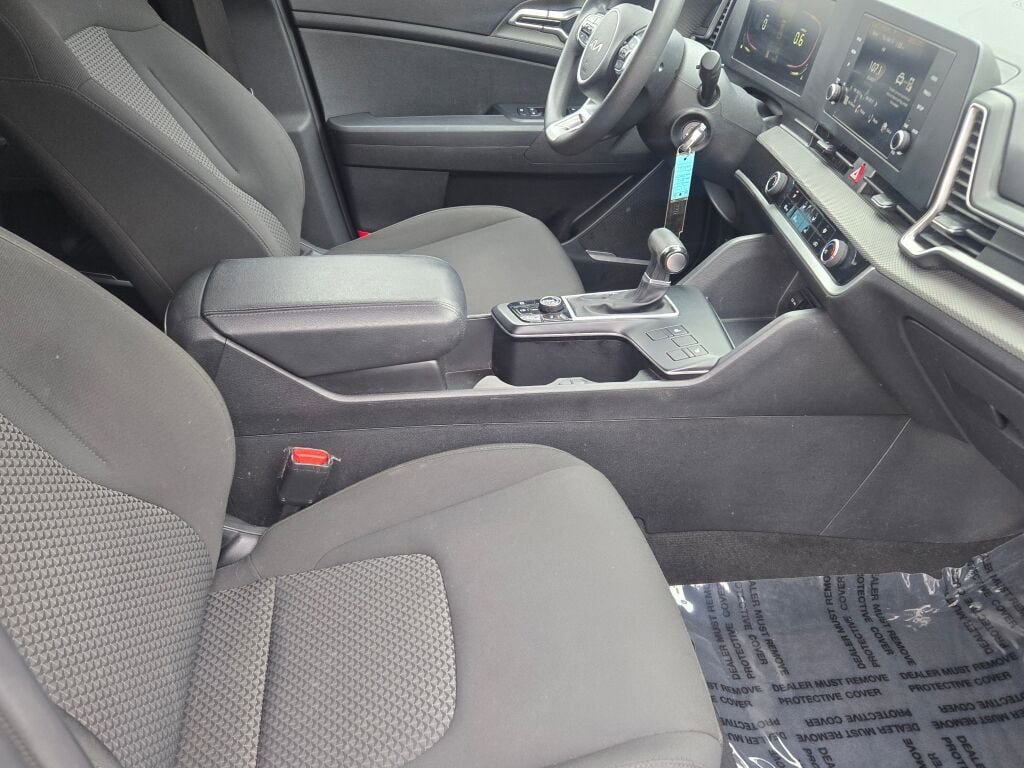 Used 2023 Kia Sportage LX image 6
