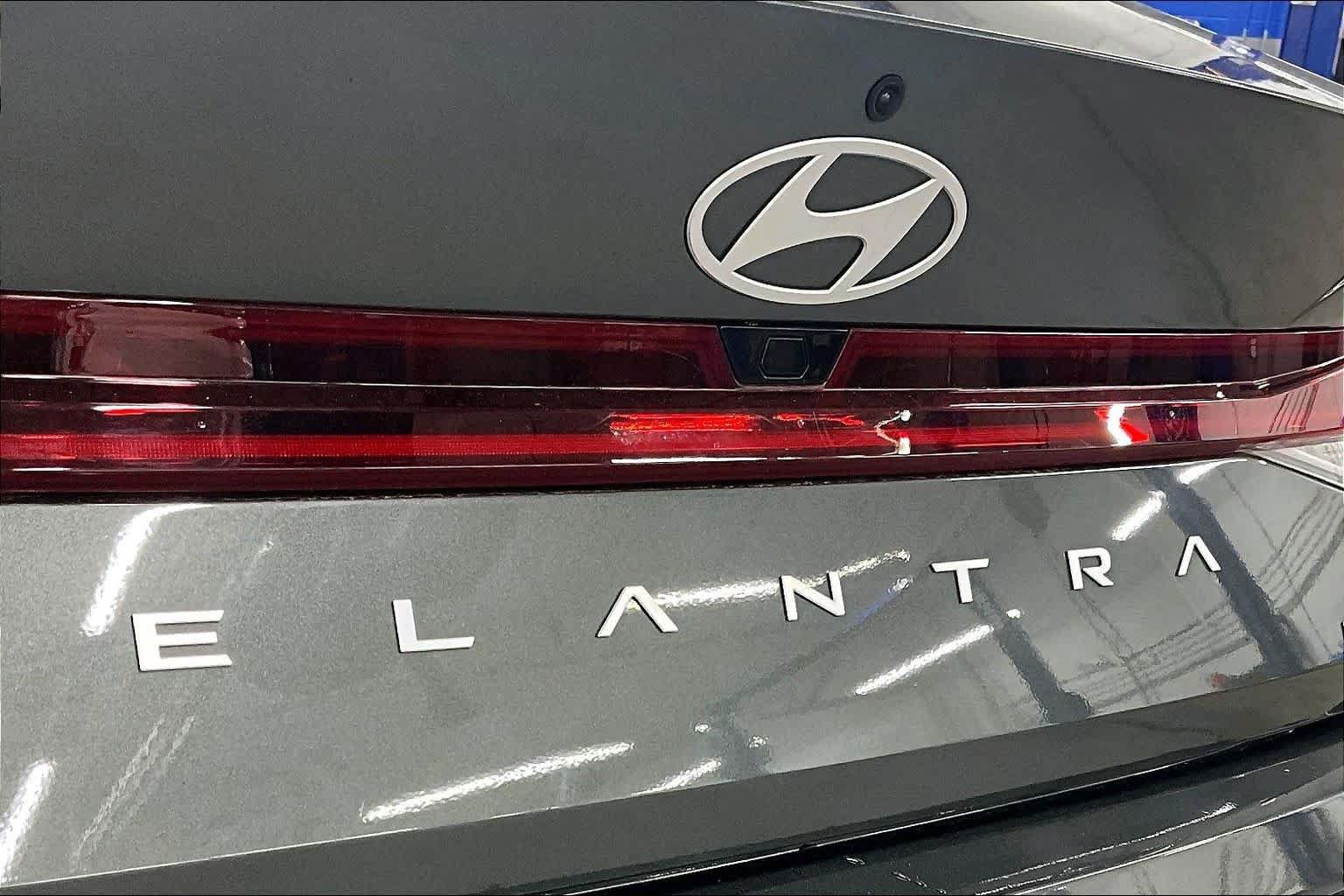 Used 2024 Hyundai Elantra Limited FWD image 31