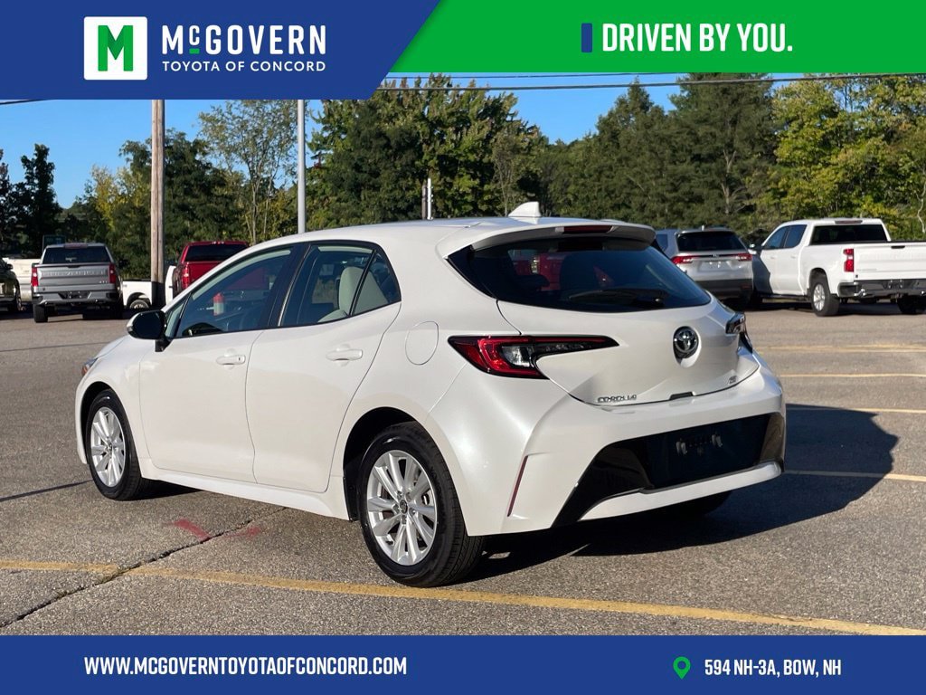 Used 2025 Toyota Corolla SE FWD image 3
